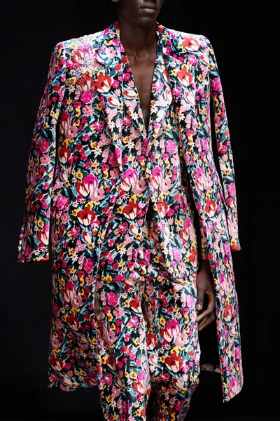Look 99